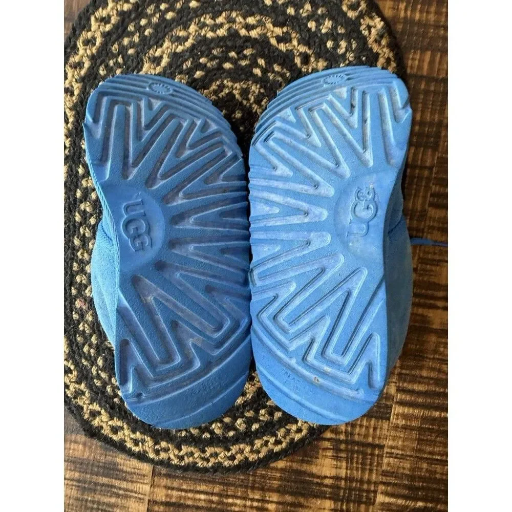 UGG Kids Neumel II Size 3  Blue - Pre Owned.